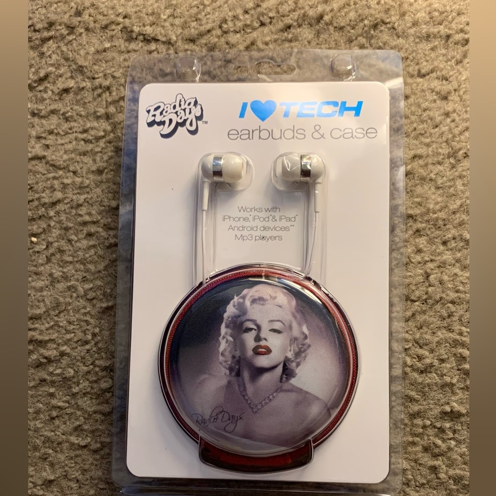 🎧 Radio Days 💋 Marilyn Monroe earbuds and case